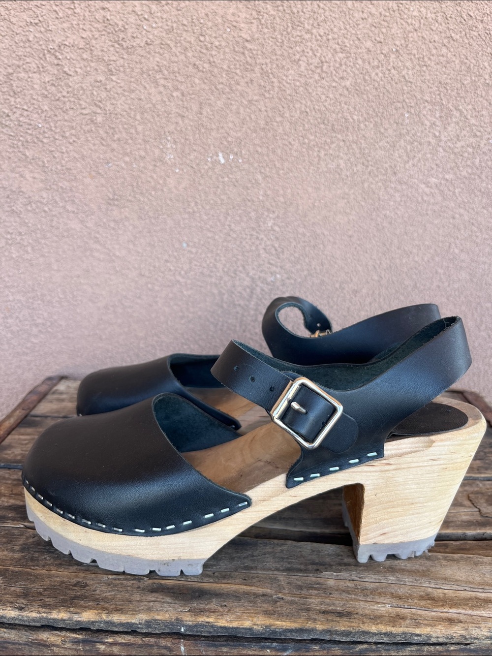 Mia 1976 black leather sandals